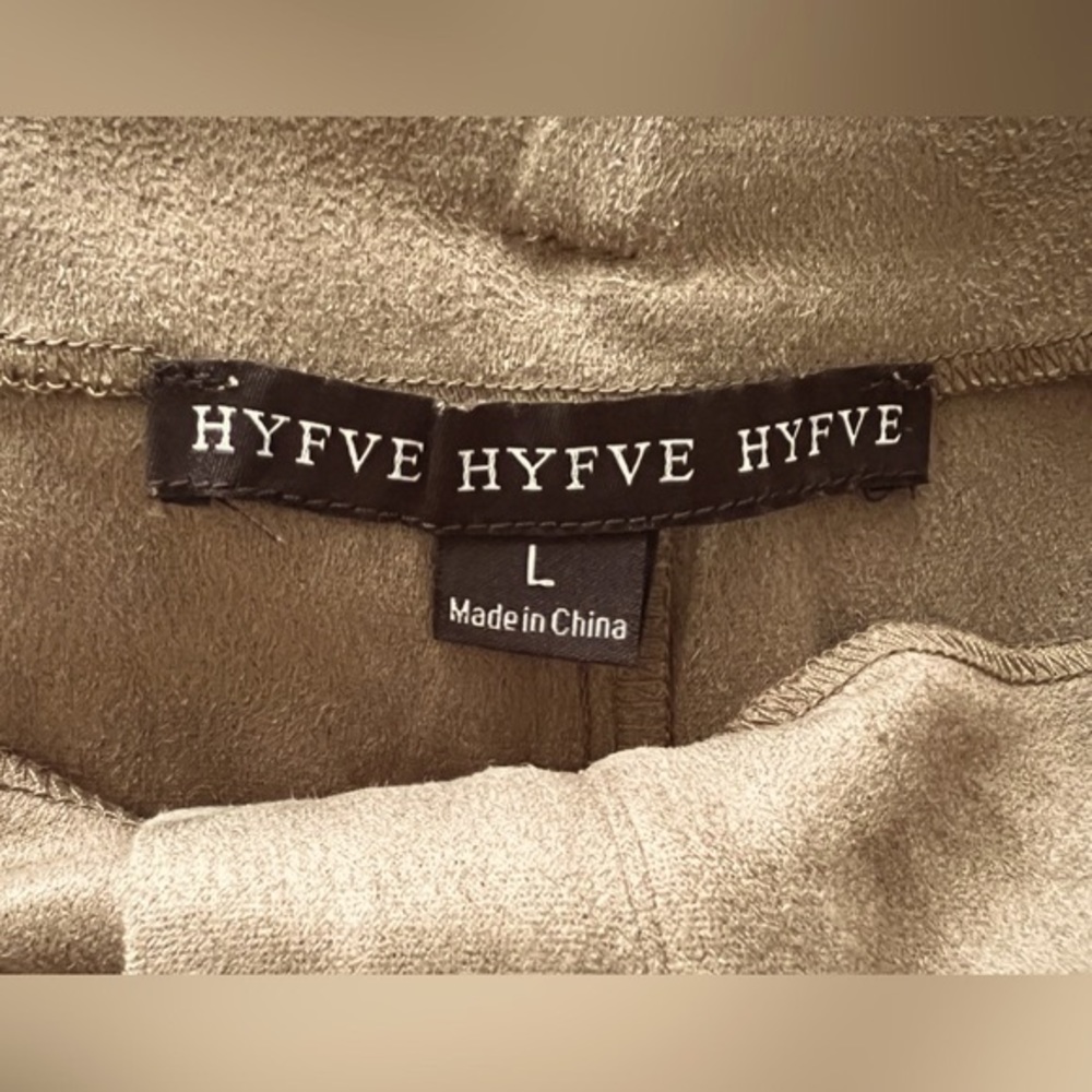 HYFVE NWT FAUX SUEDE PAPER BAG WAIST SHORTS WITH POCKETS . - Picture 7 of 8